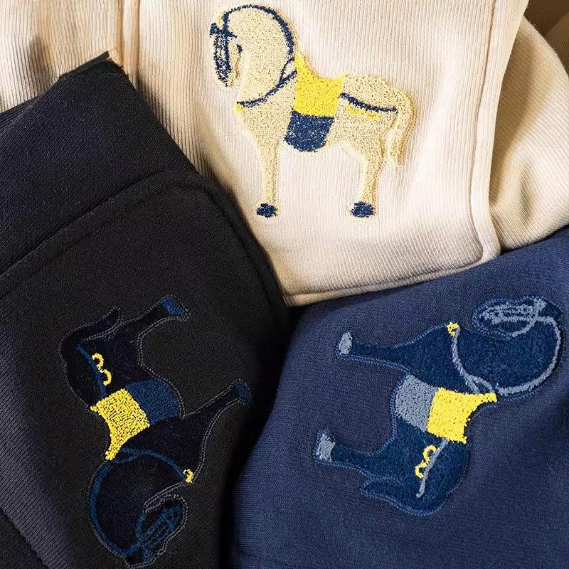 Premium Embroidered Horse Sweatshirt – Stylish Unisex Pullover with Classic Horse Design